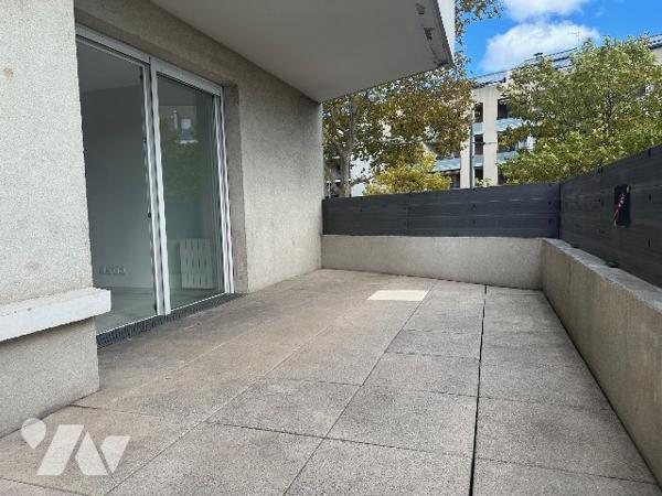 T2 RECENT AVEC GARAGE VENISSIEUX