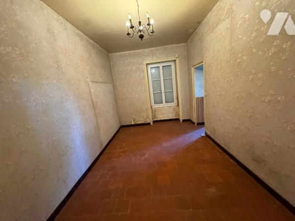 PACE (Orne) - longère à usage d'habitation 84 m² (travaux à prévoir), proche d' ALENCON grand jardin