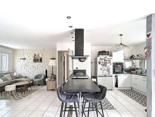 Maison familiale en plein bourg de Soucelles