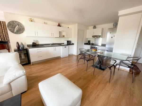 Appartement
         4 pièces
        - 110 m² 399 000 € *
