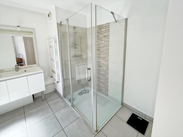 Appartement
         4 pièces
        - 110 m² 399 000 € *