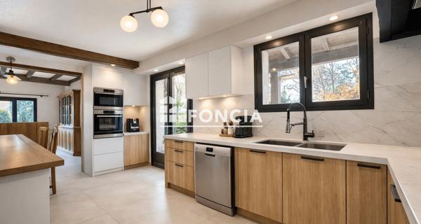 À vendre Maison 10 pièces 298 m² - Montbonnot-saint-martin 38330