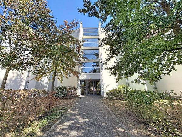 Appartement avec terrasse, garage et parking