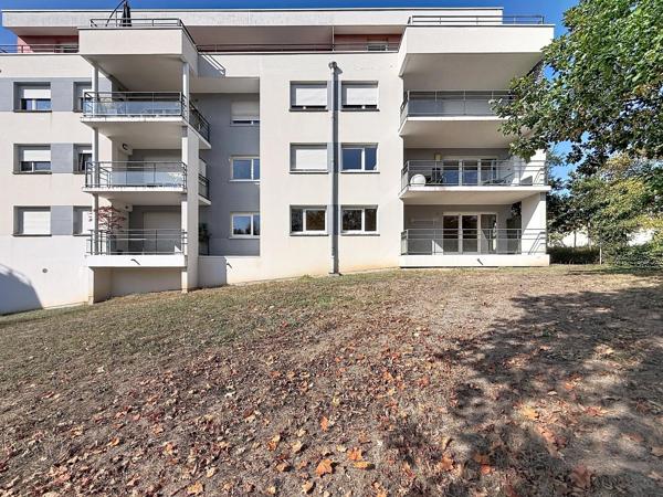 Appartement avec terrasse, garage et parking