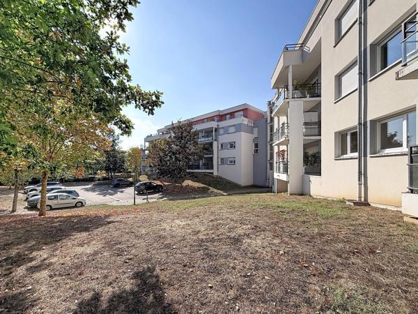 Appartement avec terrasse, garage et parking