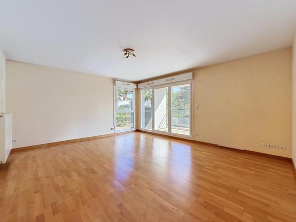 Appartement avec terrasse, garage et parking