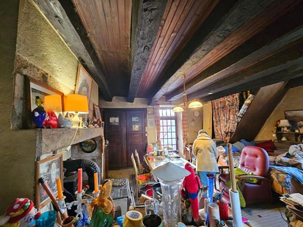 212 000 euros - TURENNE corps de FERME en pierre à rénover avec PIGEONNIER - idéal gite, chambres d'hotes ... 1 Hectare de terrain