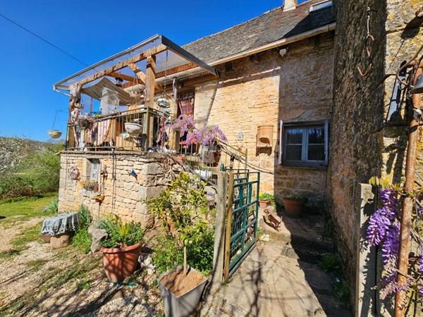212 000 euros - TURENNE corps de FERME en pierre à rénover avec PIGEONNIER - idéal gite, chambres d'hotes ... 1 Hectare de terrain