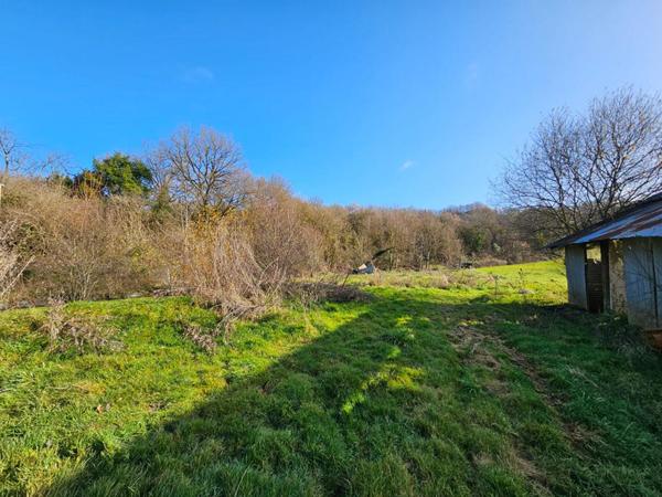 212 000 euros - TURENNE corps de FERME en pierre à rénover avec PIGEONNIER - idéal gite, chambres d'hotes ... 1 Hectare de terrain