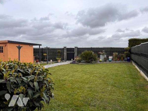A 15mn d'Hazebrouck / Commune de STEENBECQUE/ COUP DE COEUR pour cette superbe maison rénovée a...