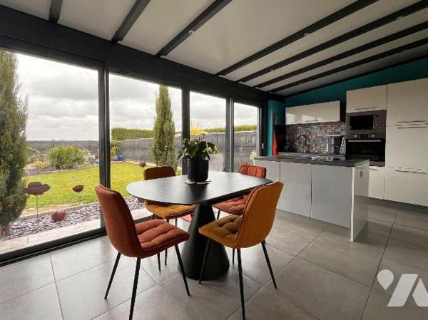 A 15mn d'Hazebrouck / Commune de STEENBECQUE/ COUP DE COEUR pour cette superbe maison rénovée a...