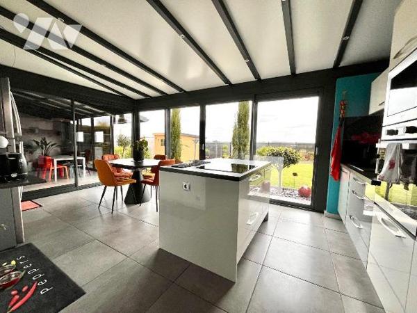 A 15mn d'Hazebrouck / Commune de STEENBECQUE/ COUP DE COEUR pour cette superbe maison rénovée a...