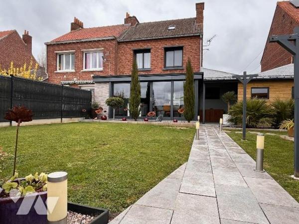 A 15mn d'Hazebrouck / Commune de STEENBECQUE/ COUP DE COEUR pour cette superbe maison rénovée a...