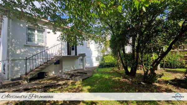Maison familiale avec beau jardin plein sud – 4 chambres, garage – Travaux à prévoir