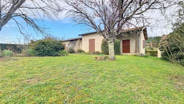 Maison  4 chambres avec grand jardin arbore, dependance et bois.