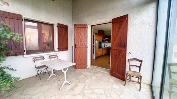 Maison  4 chambres avec grand jardin arbore, dependance et bois.