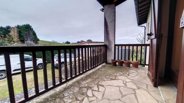 Maison  4 chambres avec grand jardin arbore, dependance et bois.