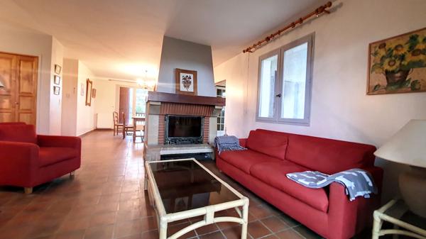 Maison  4 chambres avec grand jardin arbore, dependance et bois.