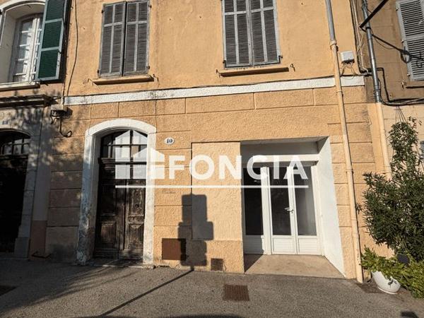 Location Local commercial 2 pièces 45.55 m² - 10, PLACE DU GENERAL DE GAULLE Cuers 83390