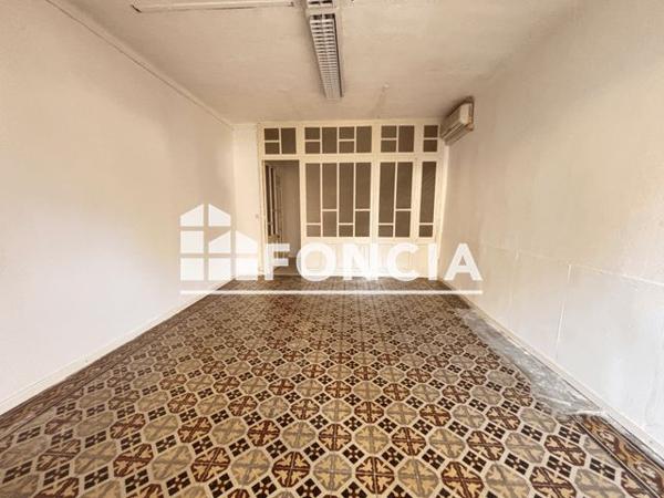 Location Local commercial 2 pièces 45.55 m² - 10, PLACE DU GENERAL DE GAULLE Cuers 83390