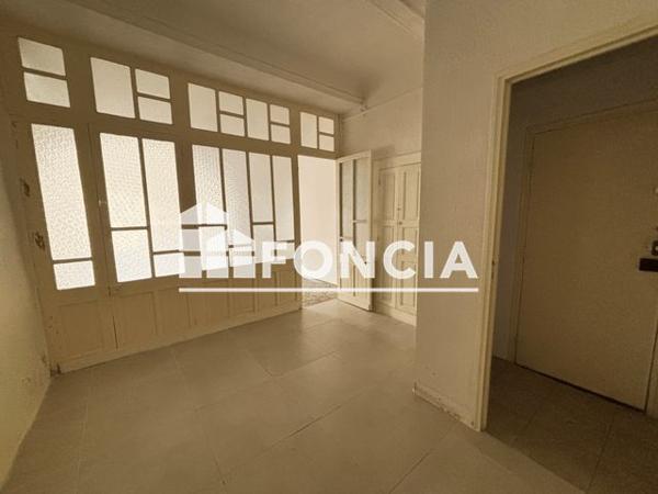 Location Local commercial 2 pièces 45.55 m² - 10, PLACE DU GENERAL DE GAULLE Cuers 83390