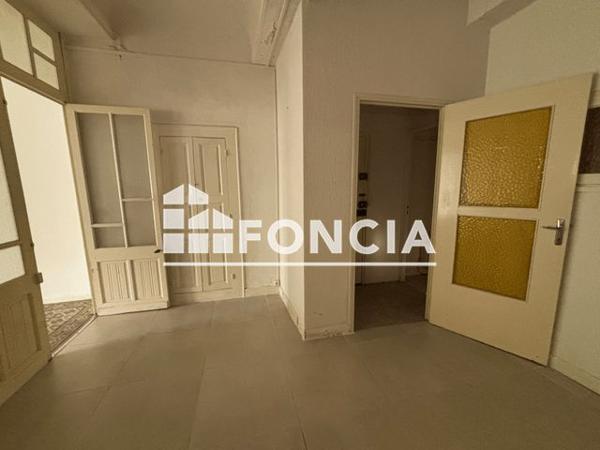 Location Local commercial 2 pièces 45.55 m² - 10, PLACE DU GENERAL DE GAULLE Cuers 83390