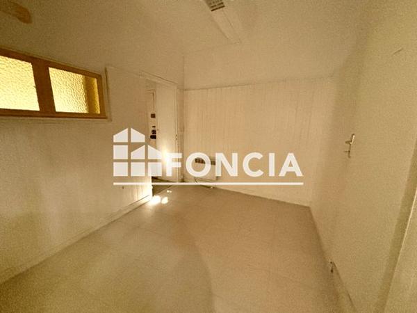 Location Local commercial 2 pièces 45.55 m² - 10, PLACE DU GENERAL DE GAULLE Cuers 83390