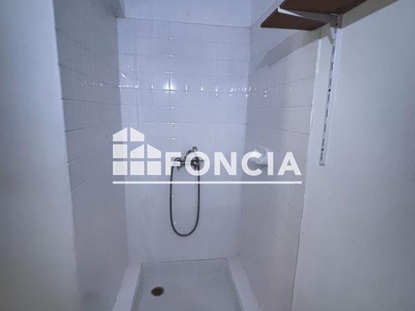 Location Local commercial 2 pièces 45.55 m² - 10, PLACE DU GENERAL DE GAULLE Cuers 83390