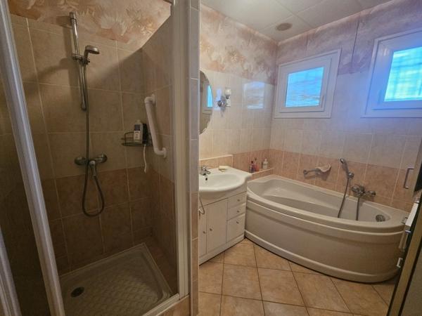 Maison à vendre 171 359 € Montguyon 7 p 151 m² DPE E
