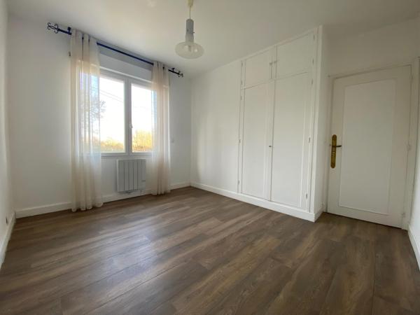 Maison de plain-pieds avec jardin