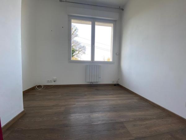 Maison de plain-pieds avec jardin