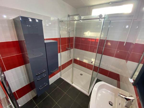 Maison de plain-pieds avec jardin