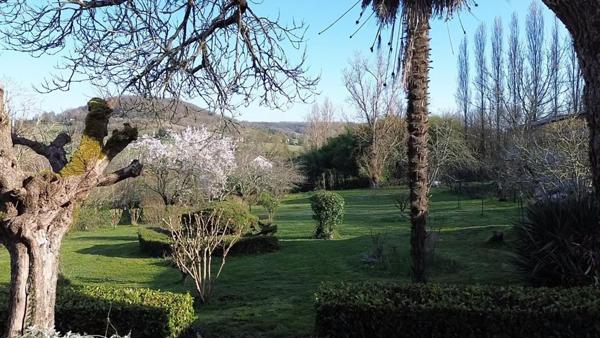 Maison de plain-pieds avec jardin