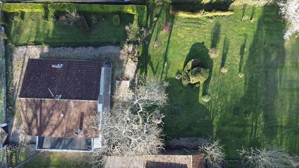 Maison de plain-pieds avec jardin