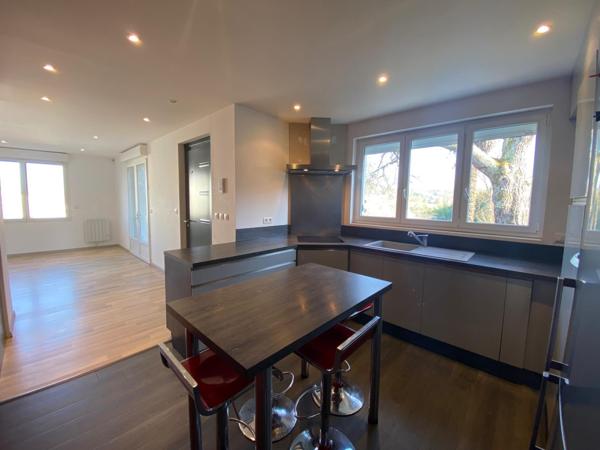 Maison de plain-pieds avec jardin