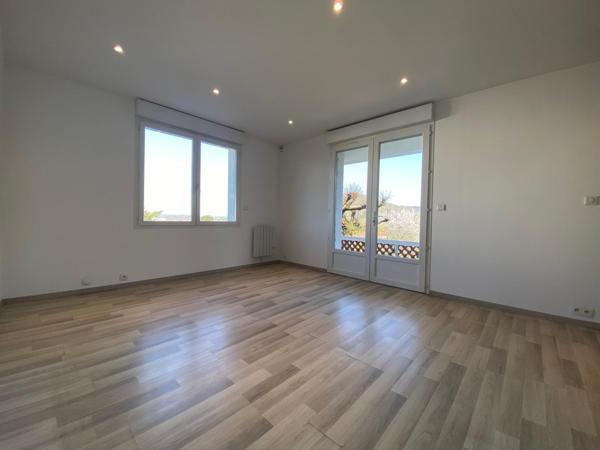 Maison de plain-pieds avec jardin