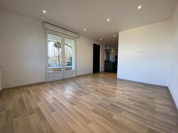 Maison de plain-pieds avec jardin