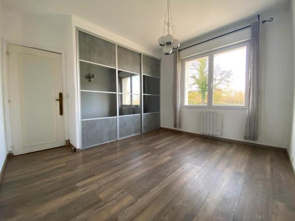 Maison de plain-pieds avec jardin