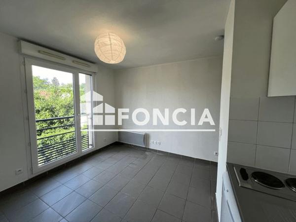 Location Studio 20 m² - 12 CHEMIN DE L'HAYE Saint Genis Laval 69230