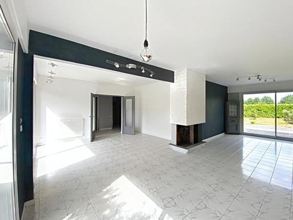 Sur un terrain de 837 m² maison T4 à rafraichir