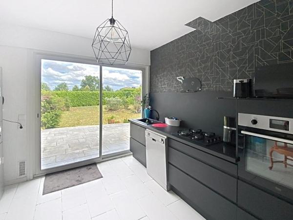 Sur un terrain de 837 m² maison T4 à rafraichir