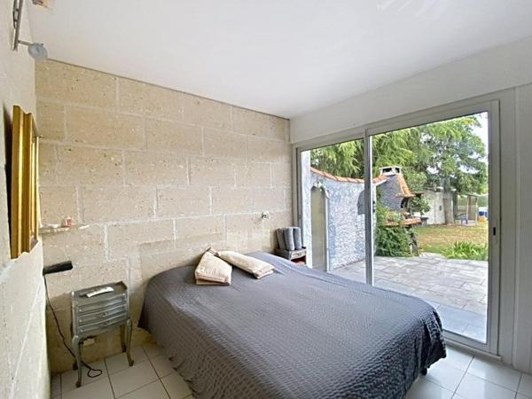 Sur un terrain de 837 m² maison T4 à rafraichir