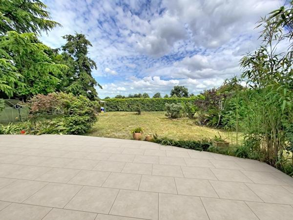 Sur un terrain de 837 m² maison T4 à rafraichir