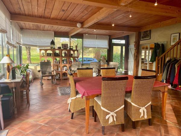 Propriété en pierre de la fin du 19eme siècle avec 12 chambres