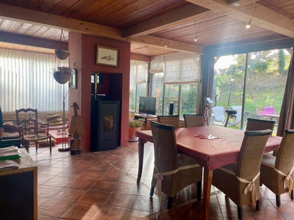 Propriété en pierre de la fin du 19eme siècle avec 12 chambres