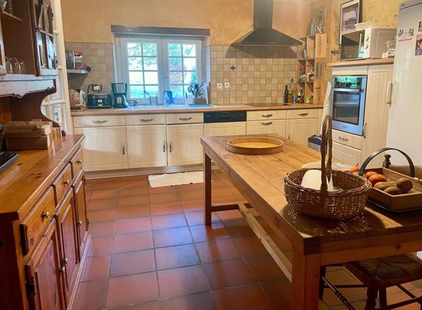 Propriété en pierre de la fin du 19eme siècle avec 12 chambres