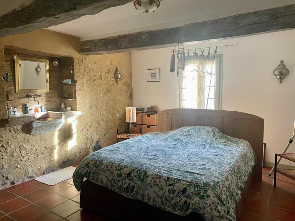 Propriété en pierre de la fin du 19eme siècle avec 12 chambres