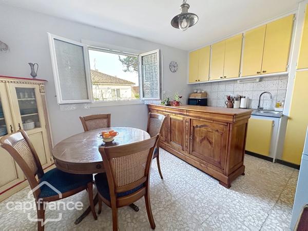 Dpt Deux Sèvres (79), à vendre THOUARS maison P7 de 196 m² - Terrain de 475,00 m²