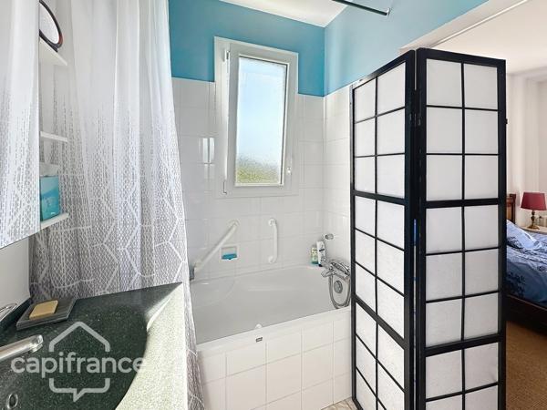 Dpt Deux Sèvres (79), à vendre THOUARS maison P7 de 196 m² - Terrain de 475,00 m²