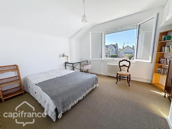 Dpt Deux Sèvres (79), à vendre THOUARS maison P7 de 196 m² - Terrain de 475,00 m²
